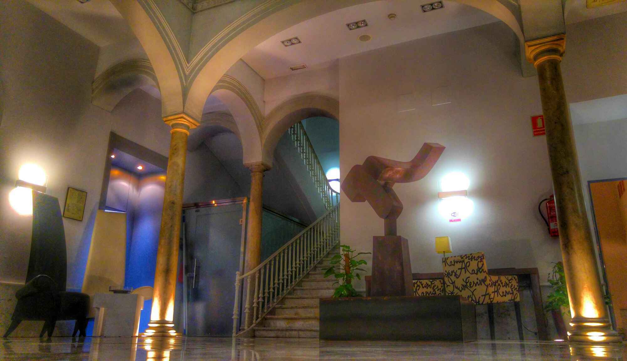 Petit Palace Santa Cruz Hotel 4*