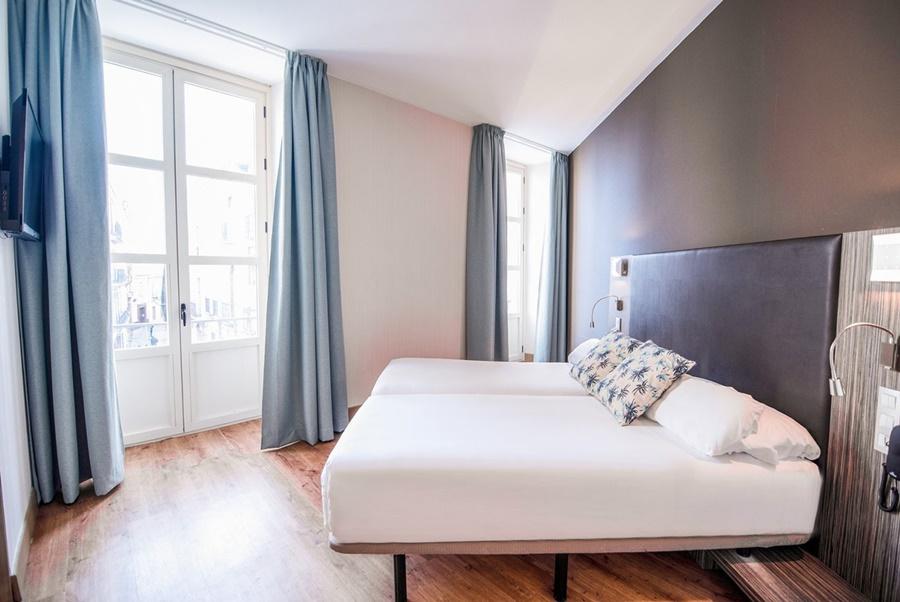 Petit Palace Santa Cruz Hotel 4*