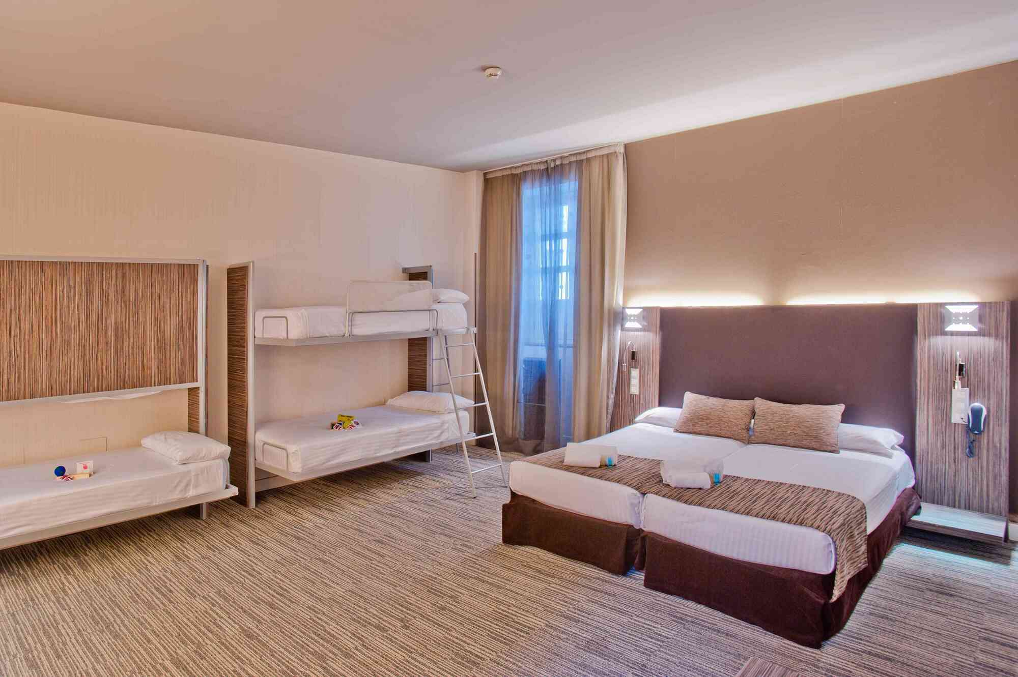 Petit Palace Santa Cruz Hotel 4*