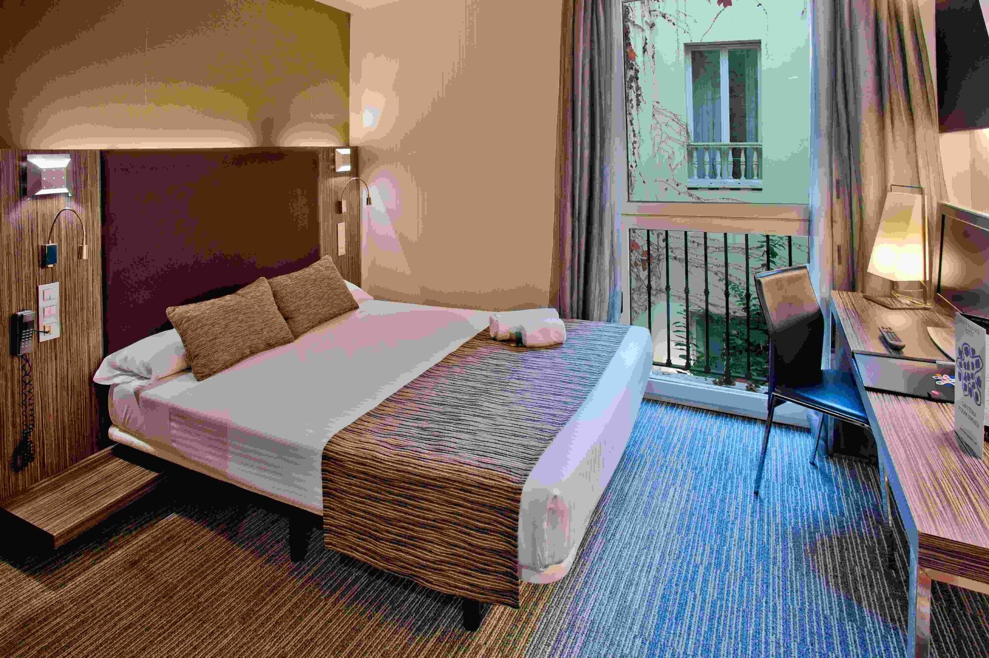Petit Palace Santa Cruz Hotel 4*